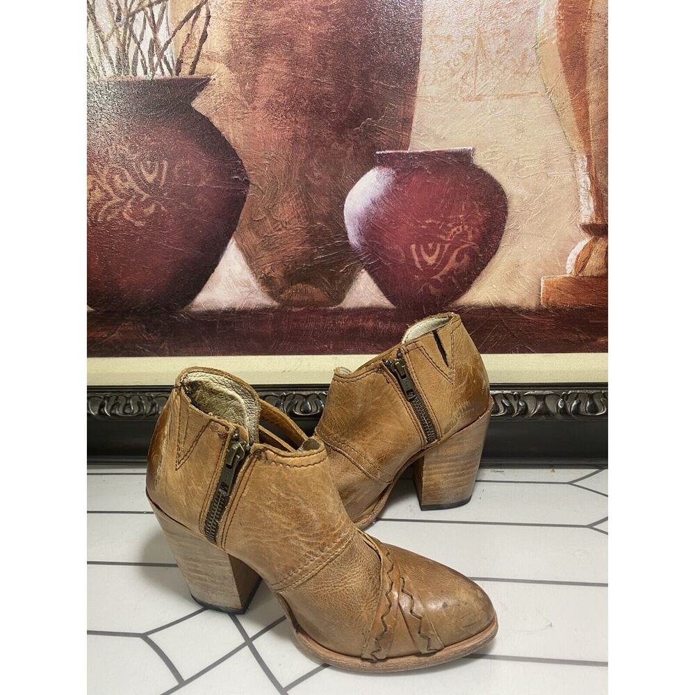 Freebird by Steven Boots Women 6 Tan Gate Distressed Western Ankle Bootie - Picture 3 of 16